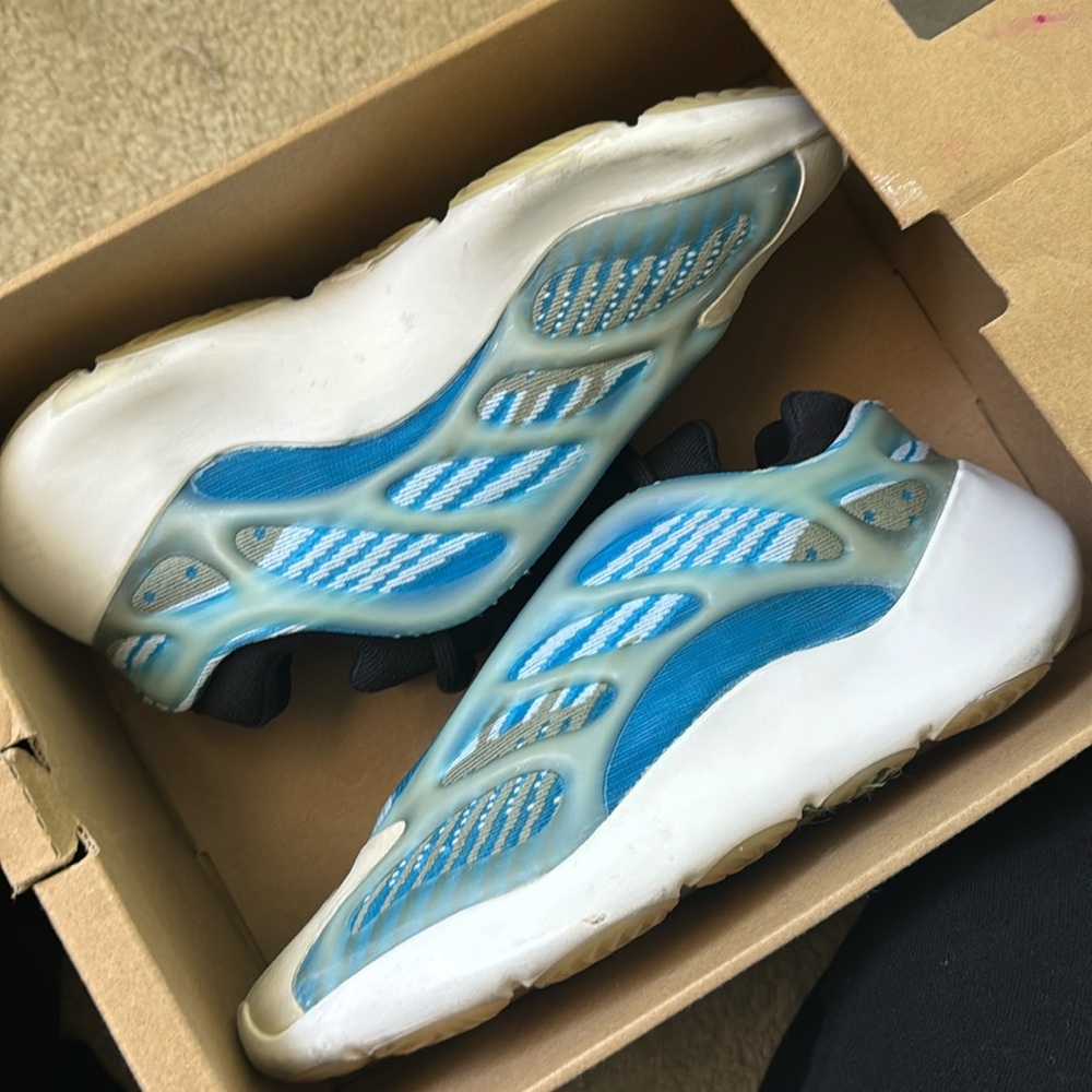 Yeezy 700 V3